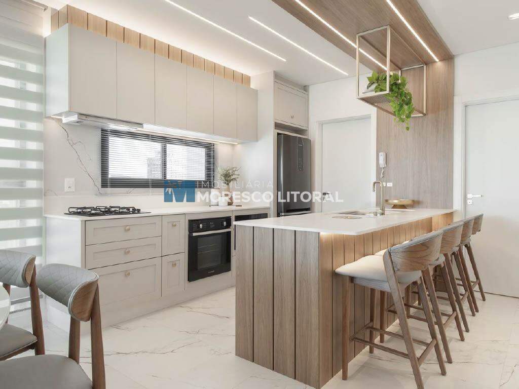 Apartamento à venda no Meia Praia: 
