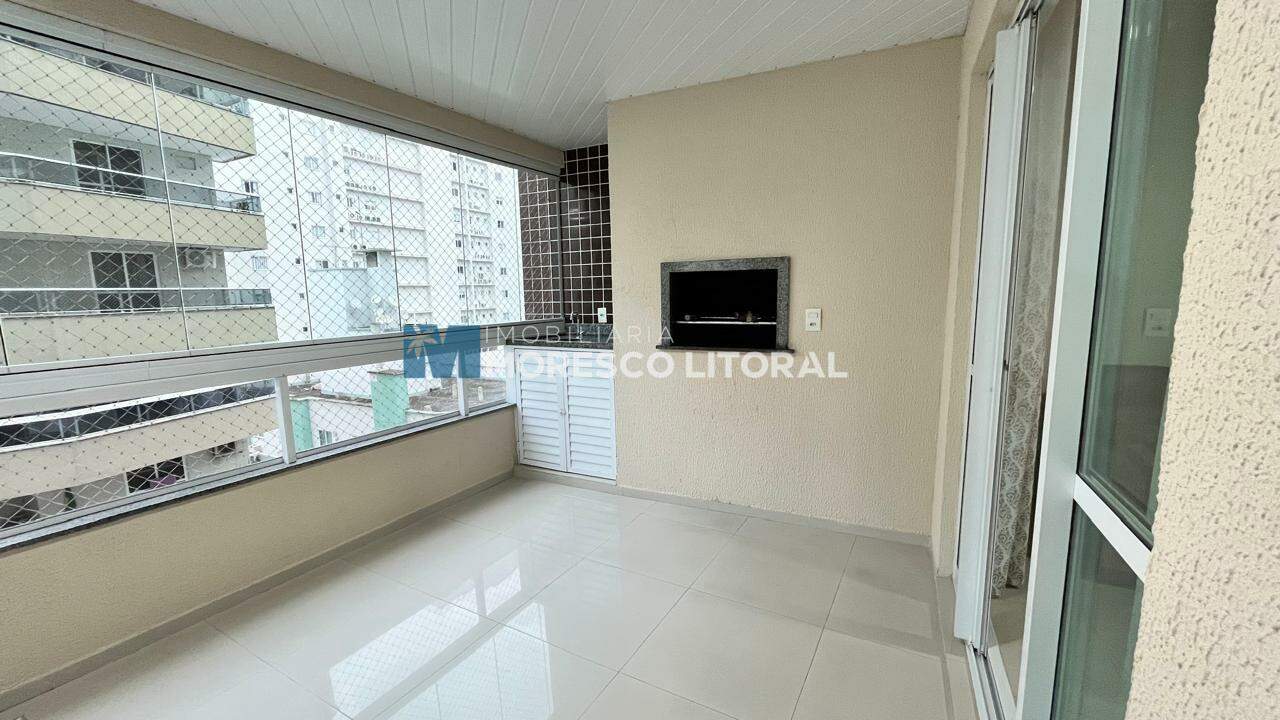 Apartamento à venda no Meia Praia: