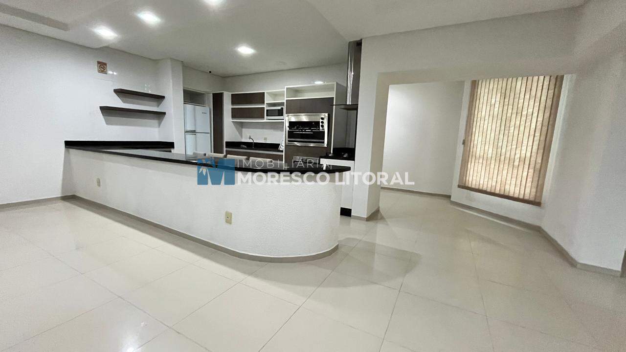 Apartamento à venda no Meia Praia: