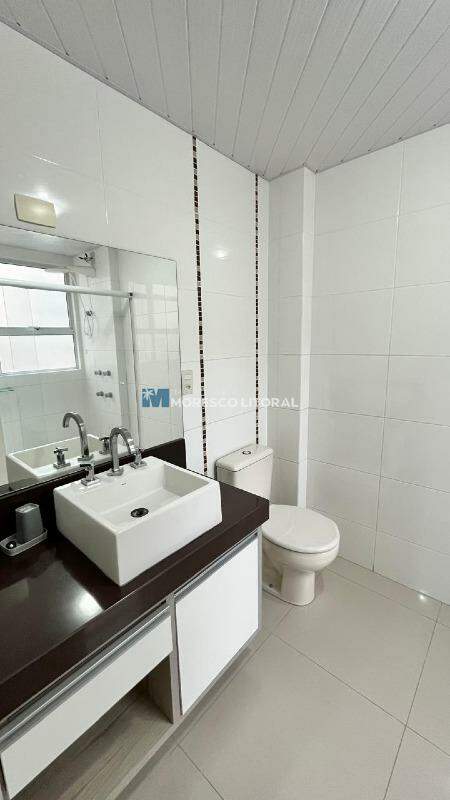 Apartamento à venda no Meia Praia: