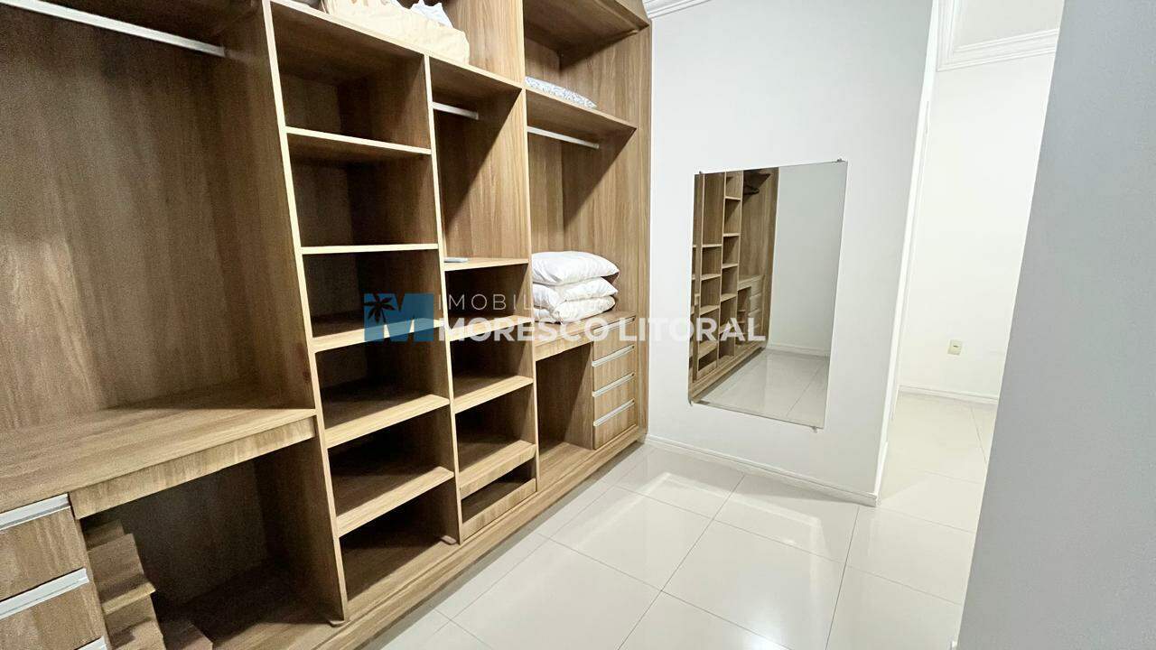 Apartamento à venda no Meia Praia: