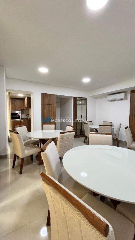Apartamento à venda no Meia Praia: