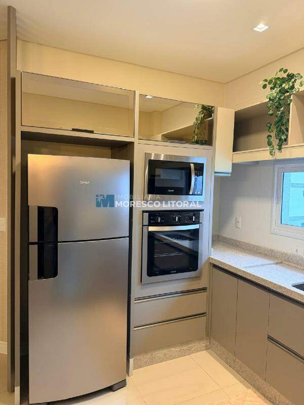 Apartamento à venda no Meia Praia: