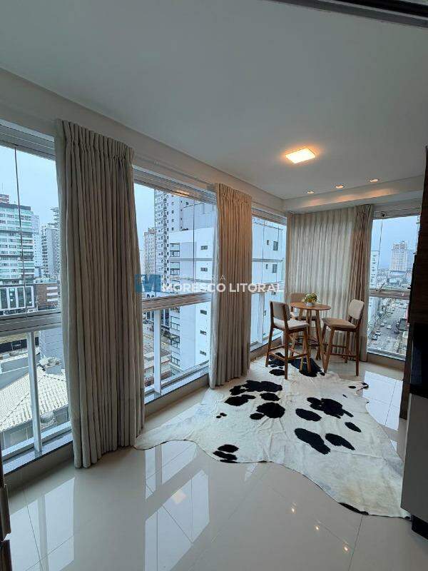 Apartamento à venda no Meia Praia: