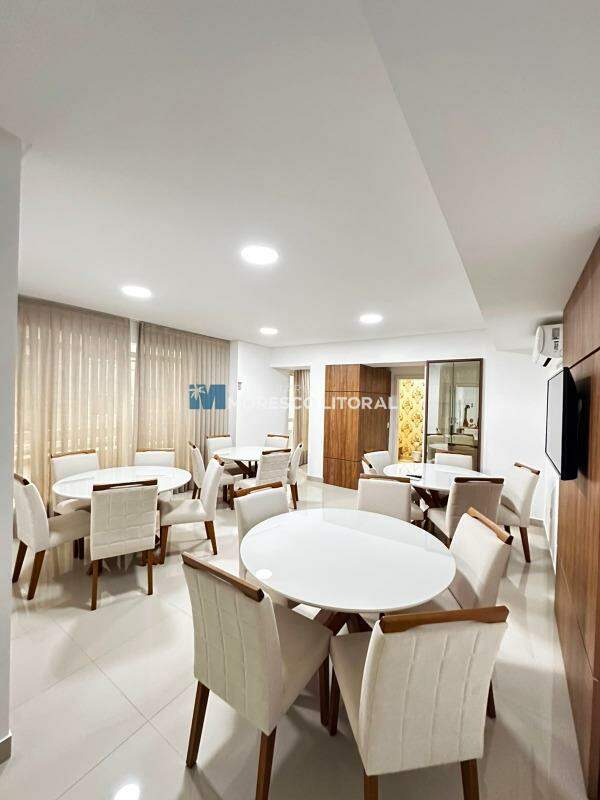Apartamento à venda no Meia Praia: