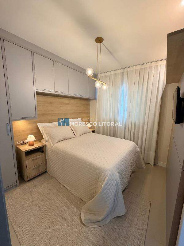 Apartamento à venda no Meia Praia:
