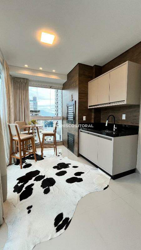 Apartamento à venda no Meia Praia: