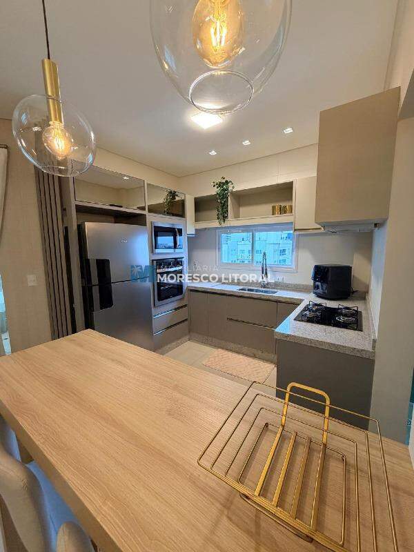 Apartamento à venda no Meia Praia: