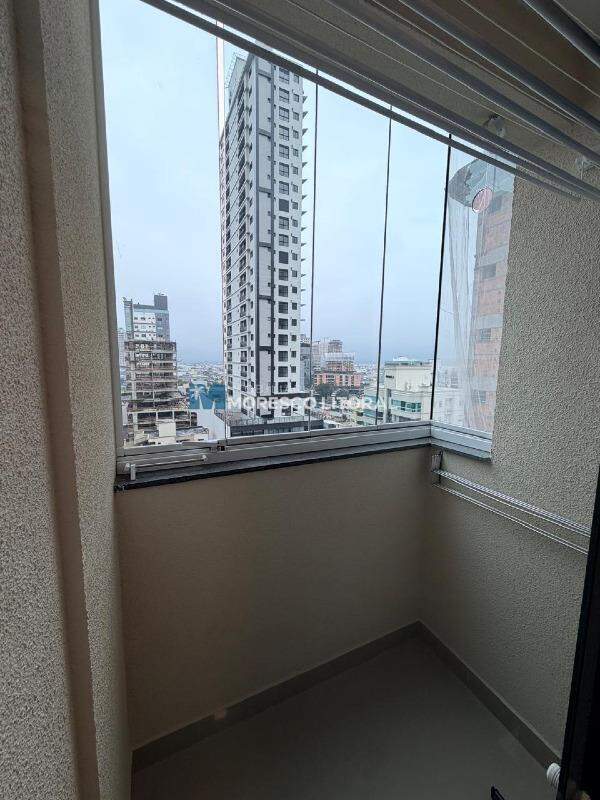 Apartamento à venda no Meia Praia: Área de varal