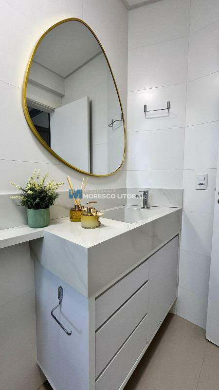 Apartamento à venda no Meia Praia:
