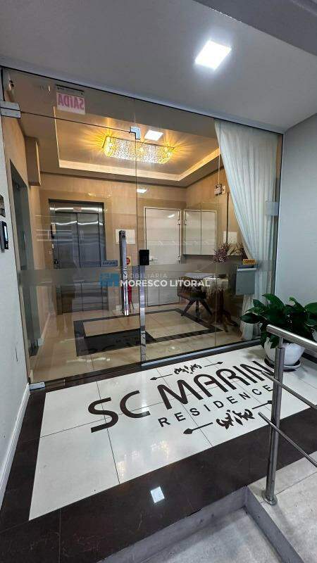 Apartamento à venda no Meia Praia: