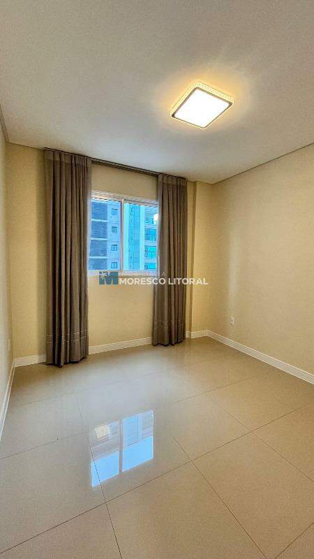 Apartamento à venda no Meia Praia: