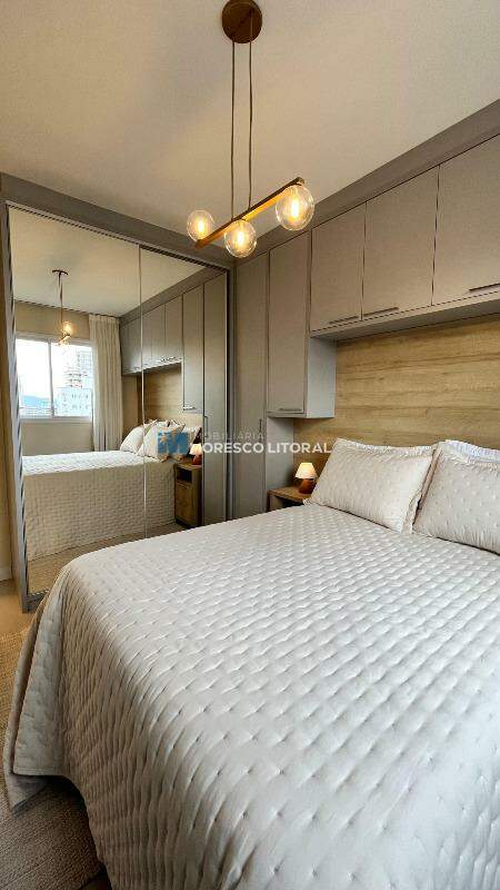 Apartamento à venda no Meia Praia: