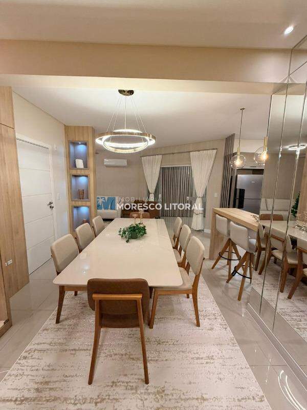 Apartamento à venda no Meia Praia: