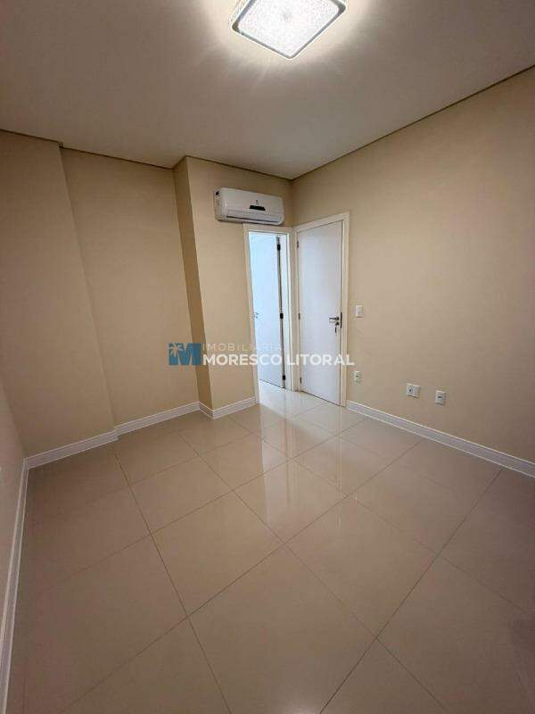 Apartamento à venda no Meia Praia: