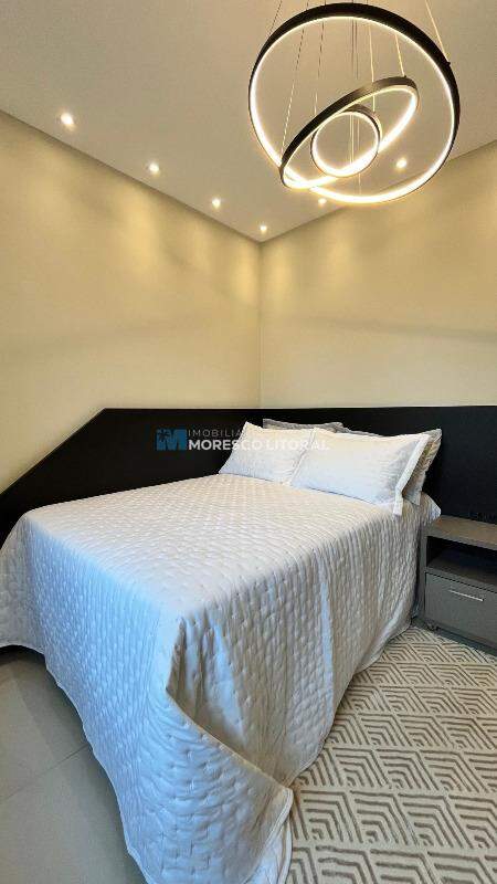 Apartamento à venda no Meia Praia: