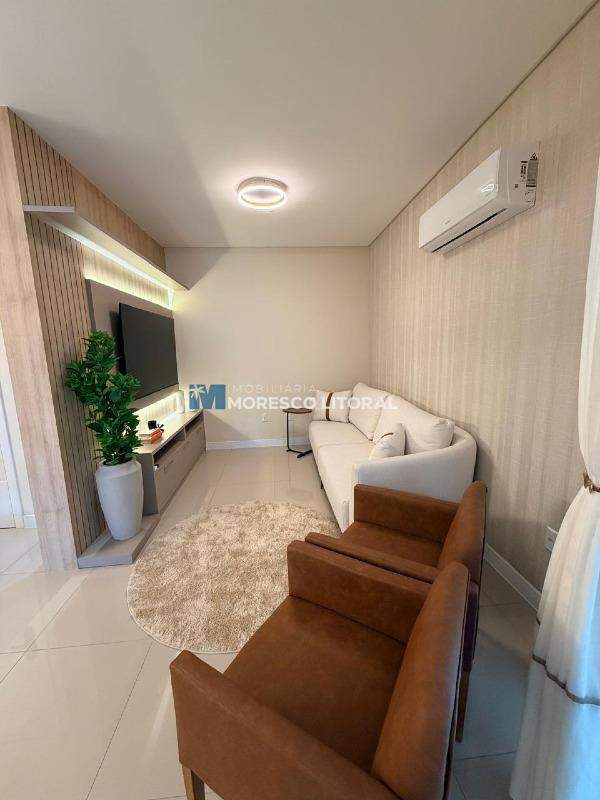 Apartamento à venda no Meia Praia: