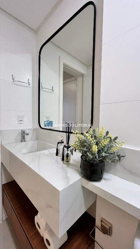 Apartamento à venda no Meia Praia: