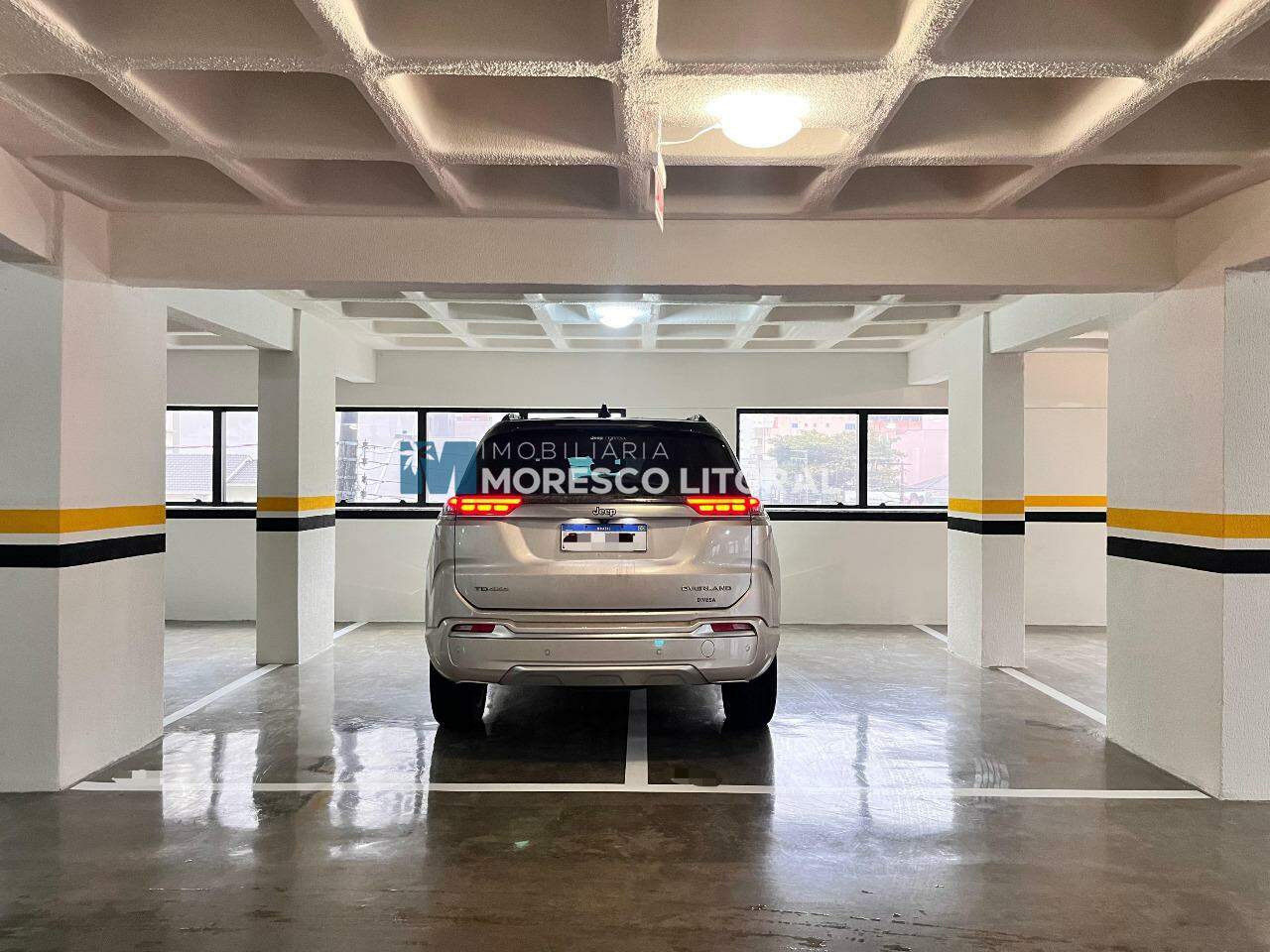 Apartamento à venda no Meia Praia:
