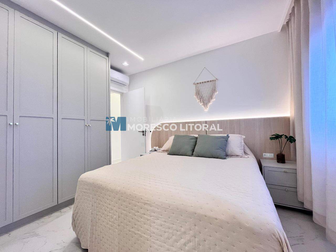 Apartamento à venda no Meia Praia: