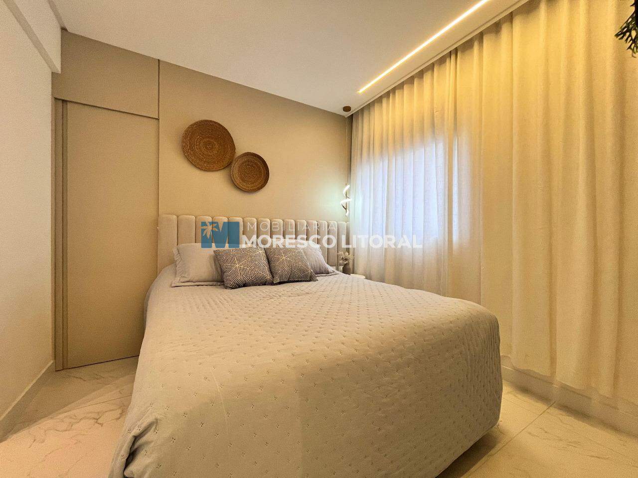 Apartamento à venda no Meia Praia: