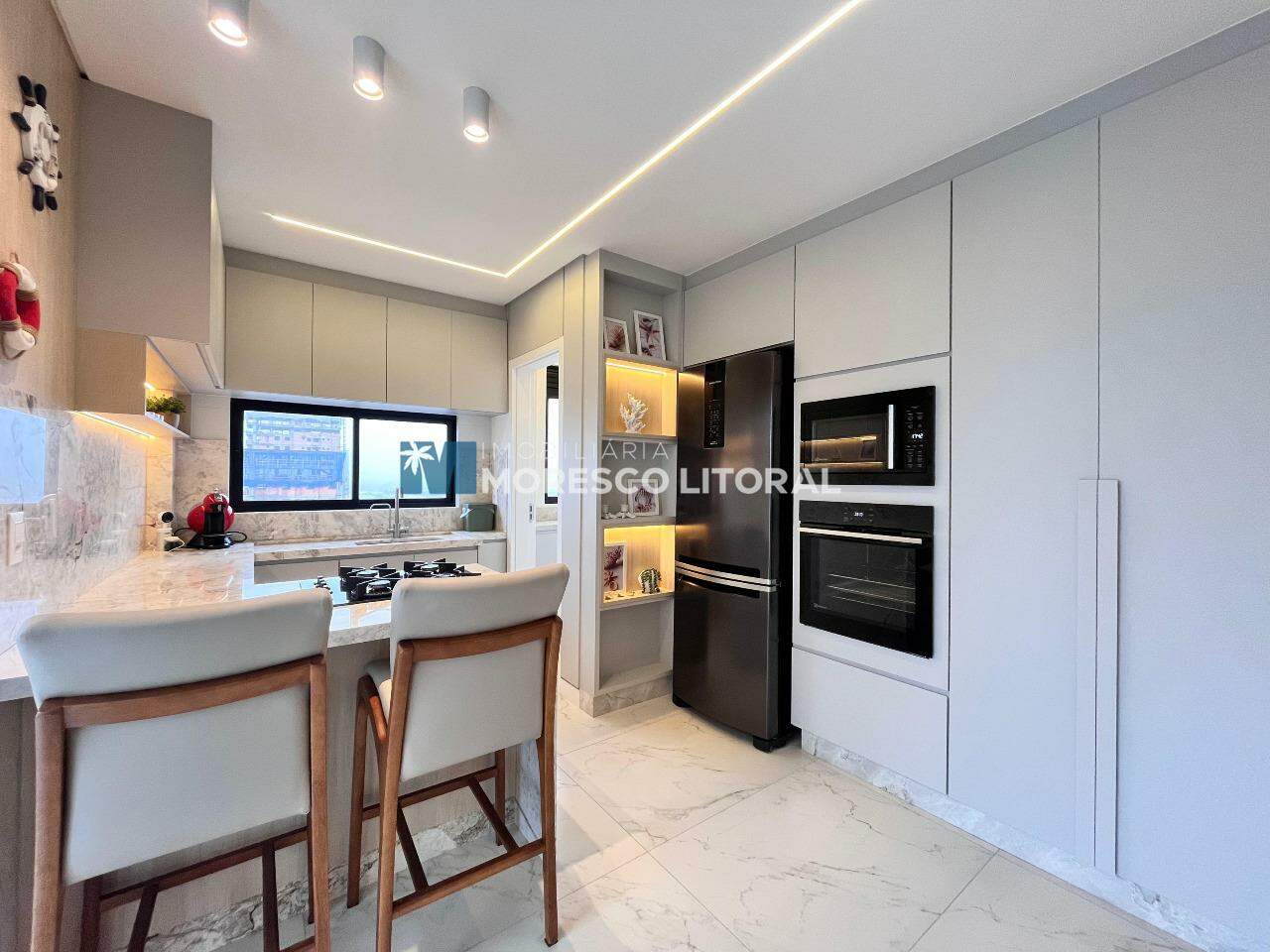 Apartamento à venda no Meia Praia: