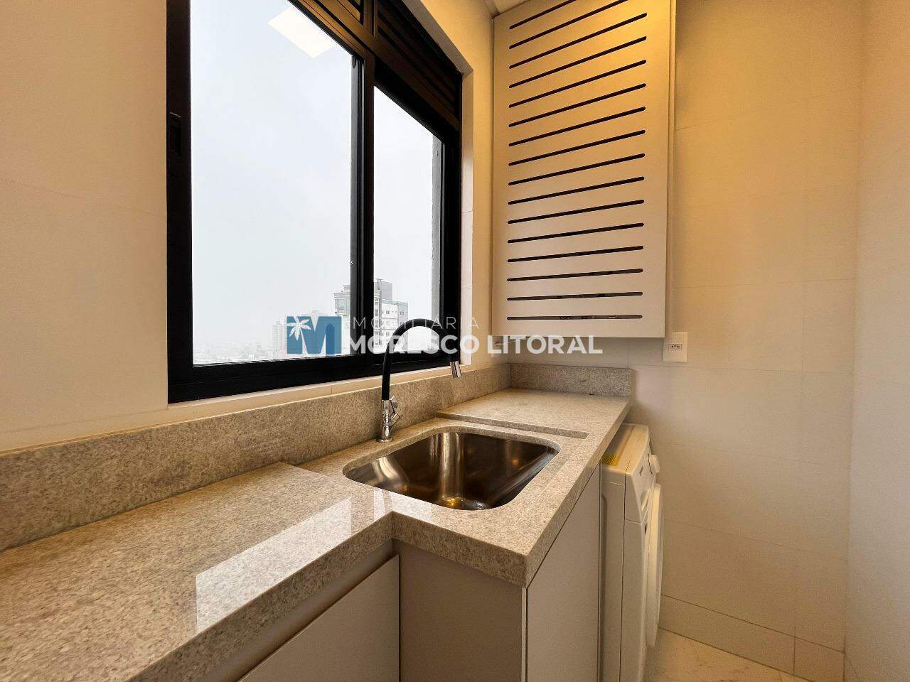 Apartamento à venda no Meia Praia: