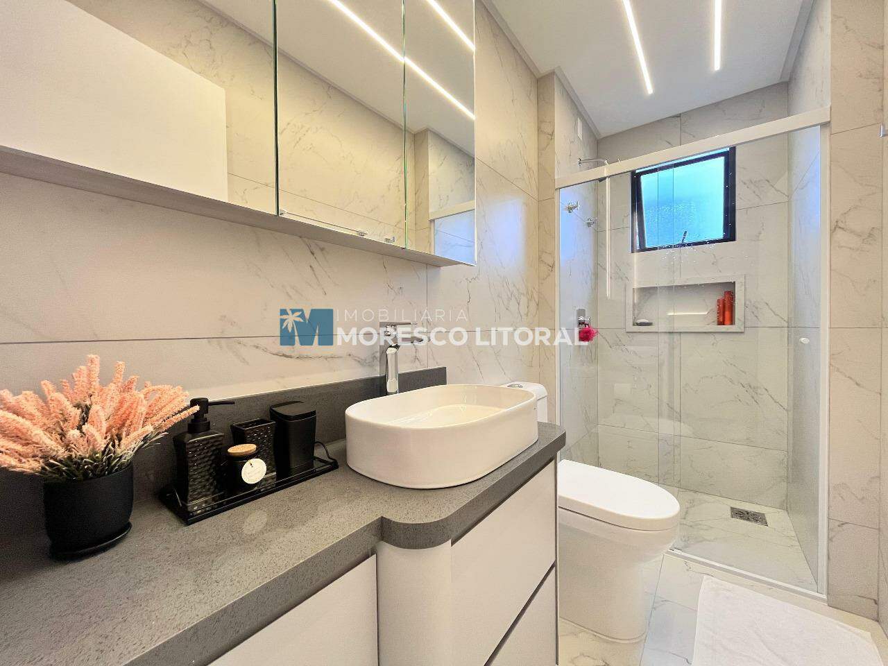 Apartamento à venda no Meia Praia: