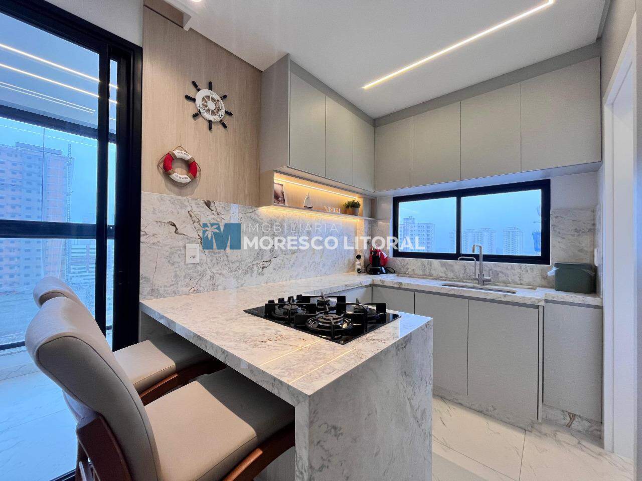 Apartamento à venda no Meia Praia: