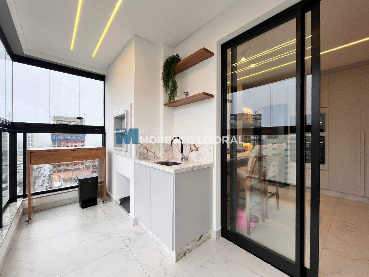 Apartamento à venda no Meia Praia: