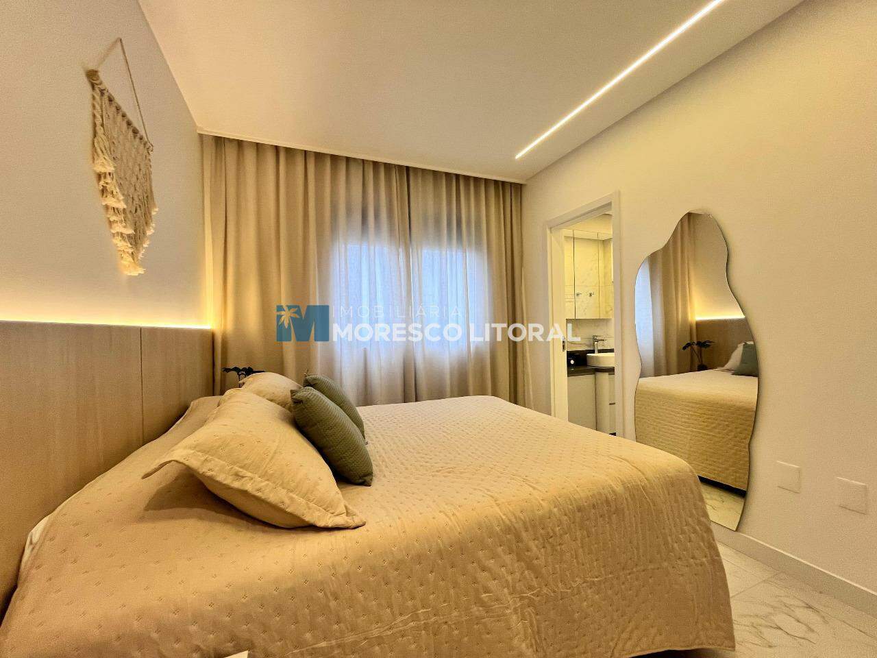 Apartamento à venda no Meia Praia: