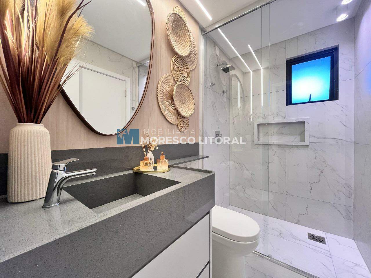 Apartamento à venda no Meia Praia: