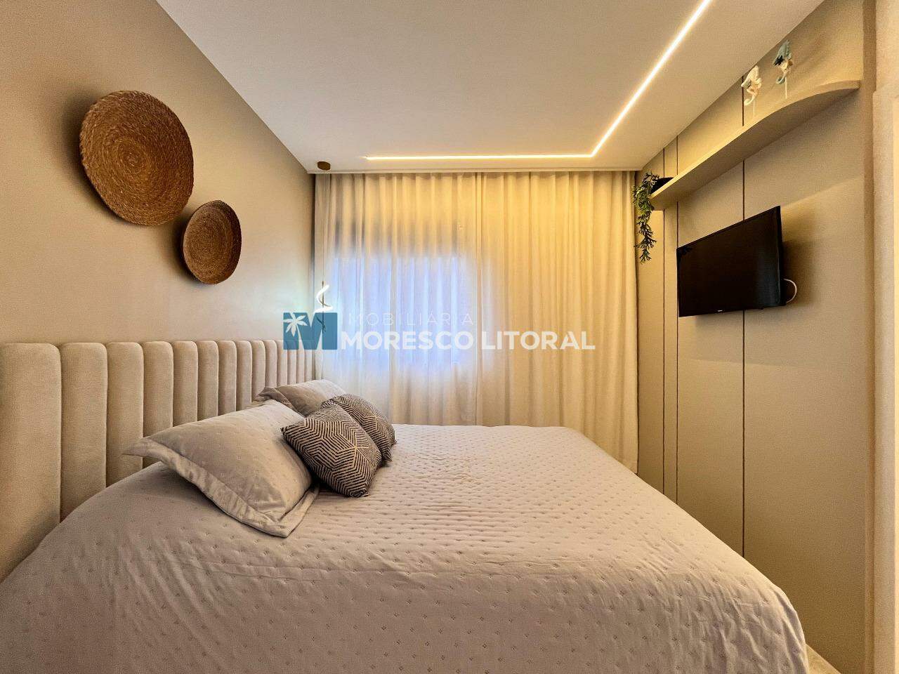 Apartamento à venda no Meia Praia: