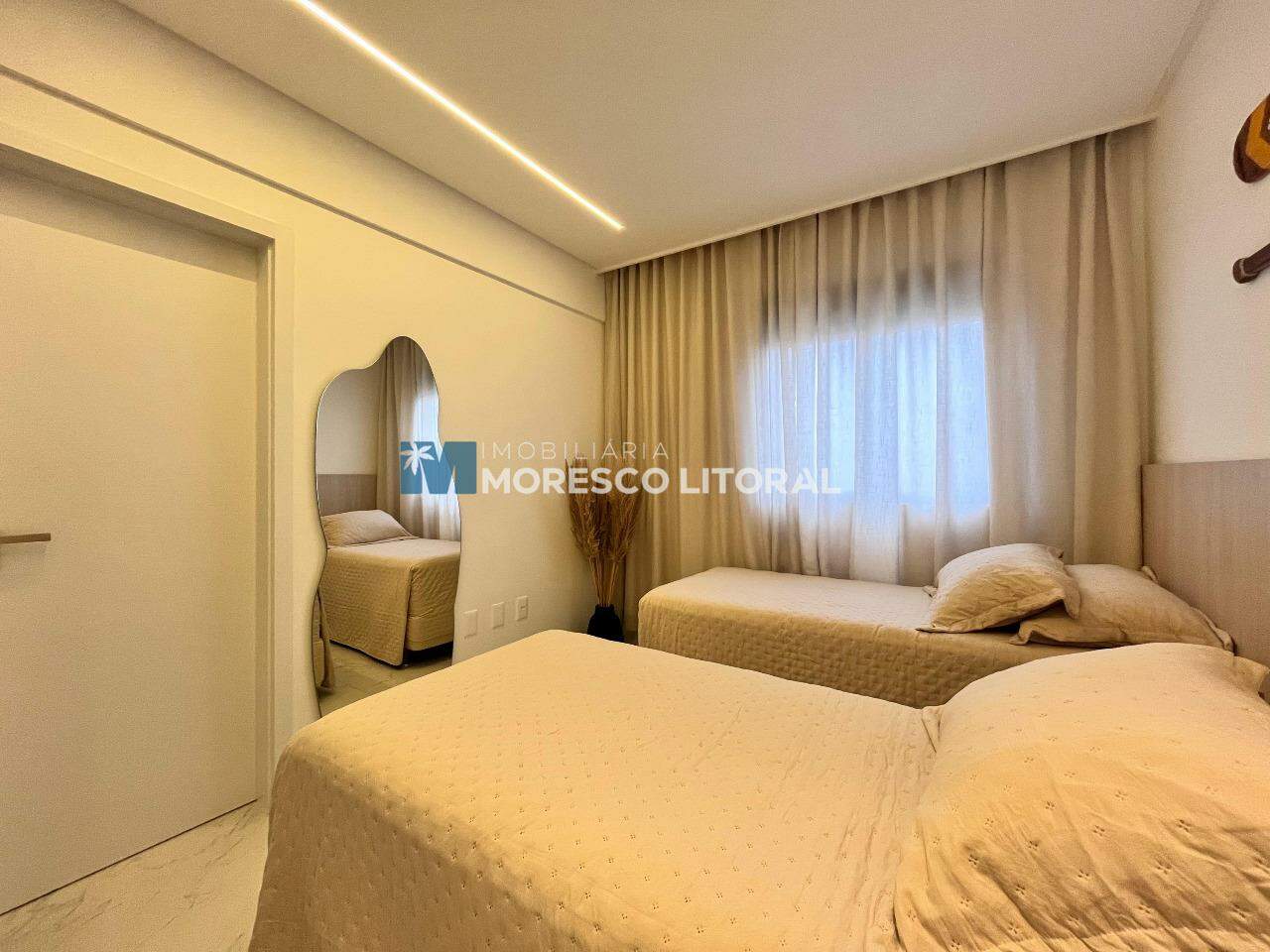 Apartamento à venda no Meia Praia: