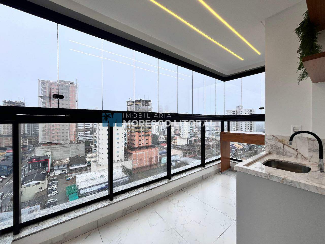 Apartamento à venda no Meia Praia: