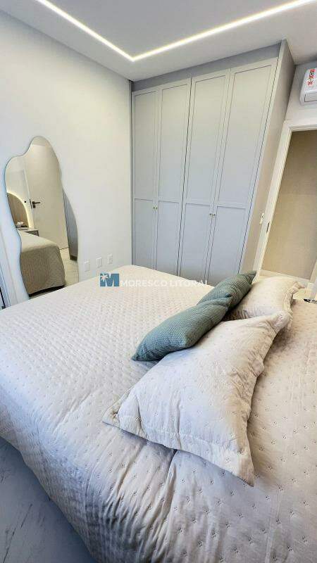 Apartamento à venda no Meia Praia: