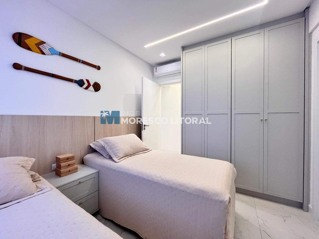 Apartamento à venda no Meia Praia: