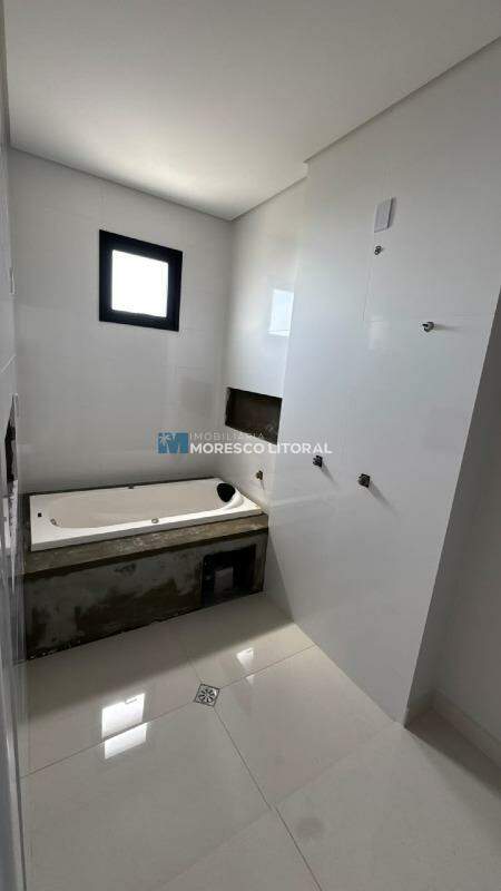 Apartamento à venda no Meia Praia: 