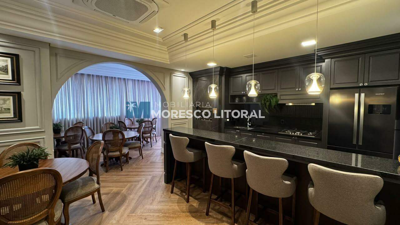 Apartamento à venda no Meia Praia: 