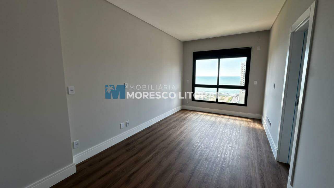 Apartamento à venda no Meia Praia: 