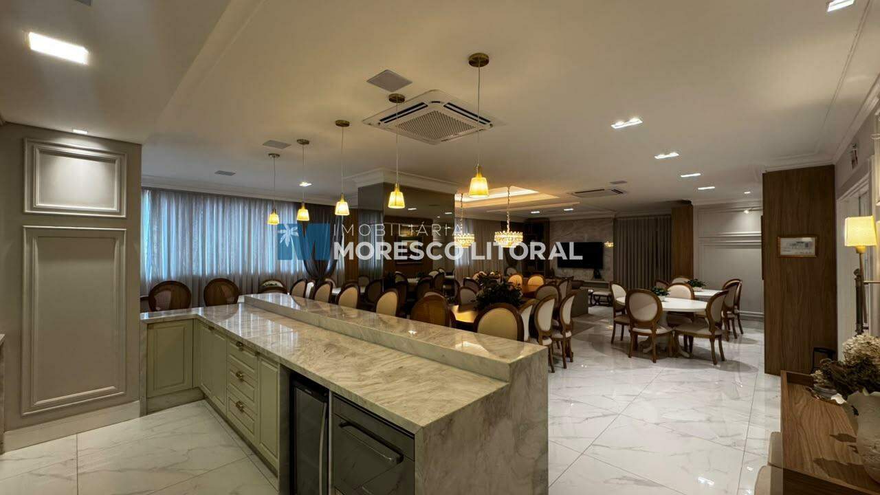 Apartamento à venda no Meia Praia: 