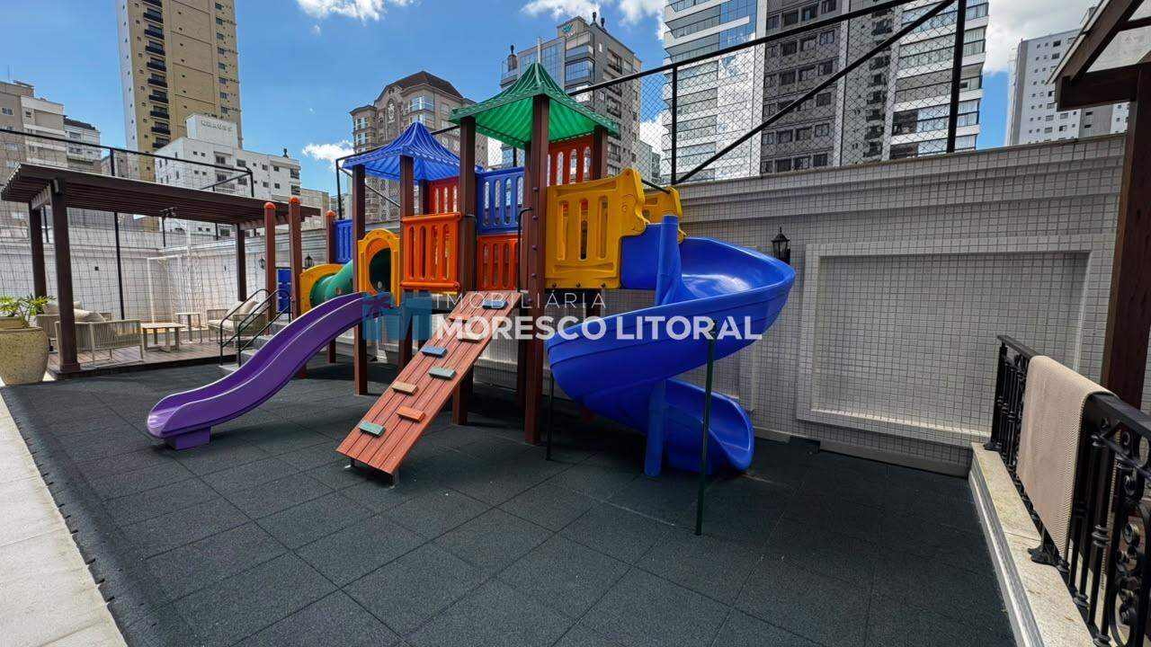 Apartamento à venda no Meia Praia: 