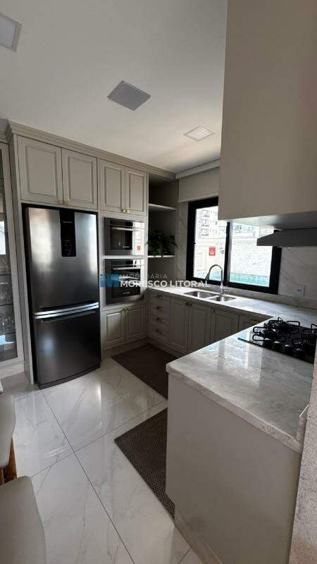Apartamento à venda no Meia Praia: 