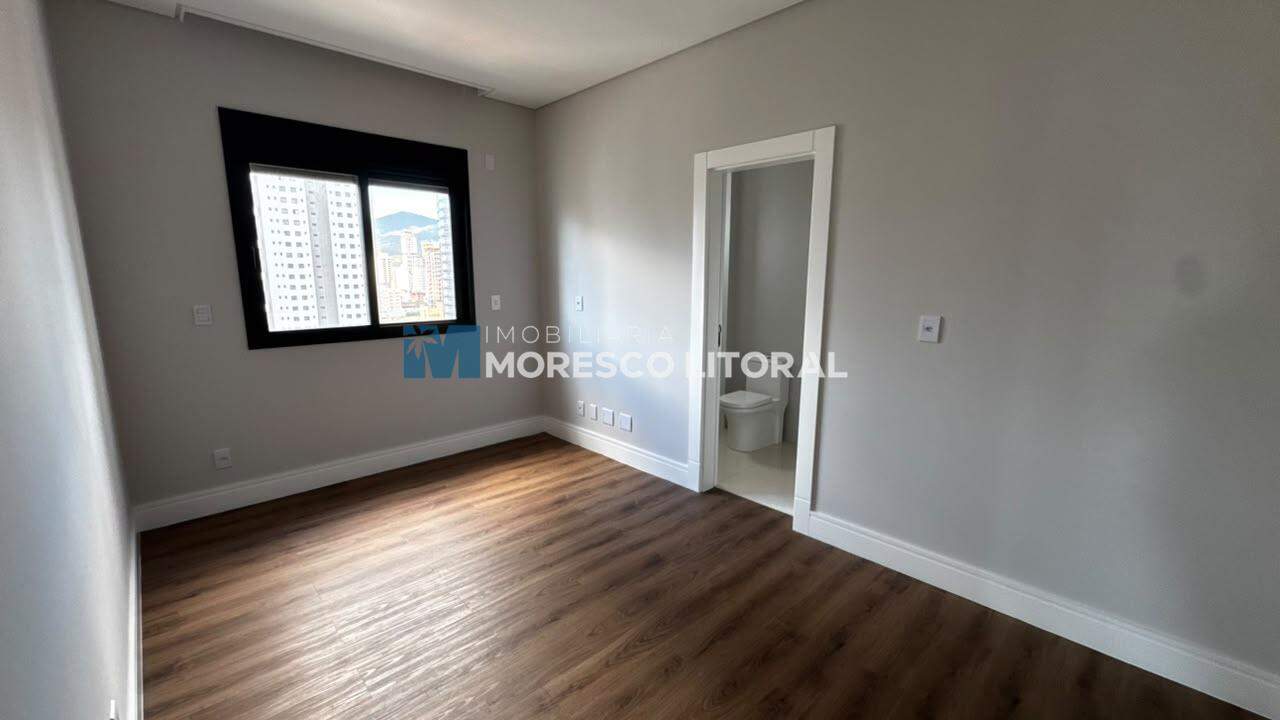 Apartamento à venda no Meia Praia: 