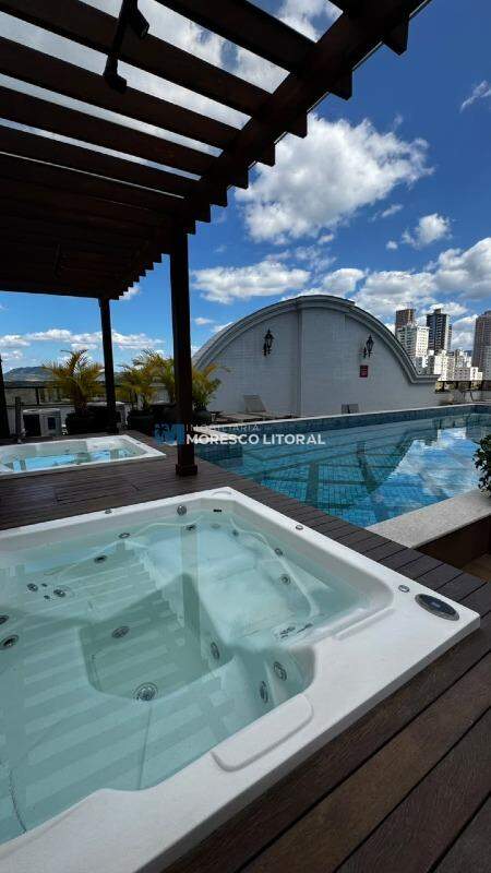 Apartamento à venda no Meia Praia: 