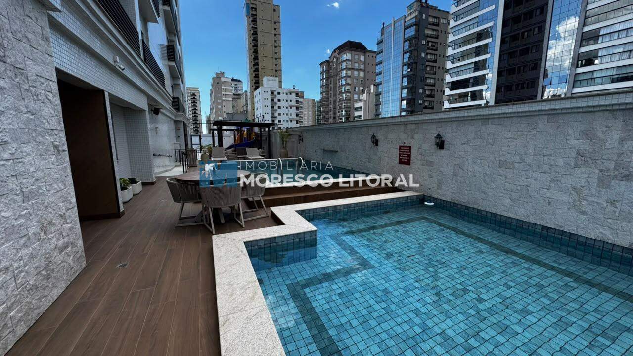 Apartamento à venda no Meia Praia: 