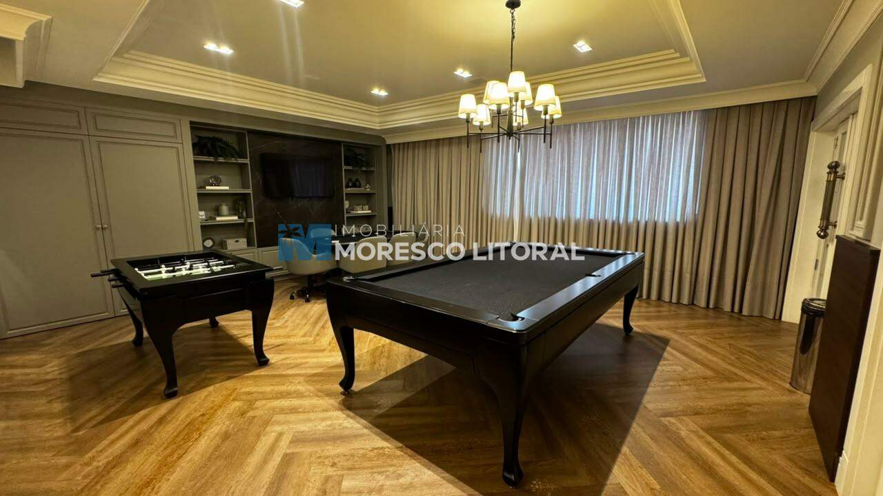 Apartamento à venda no Meia Praia: 