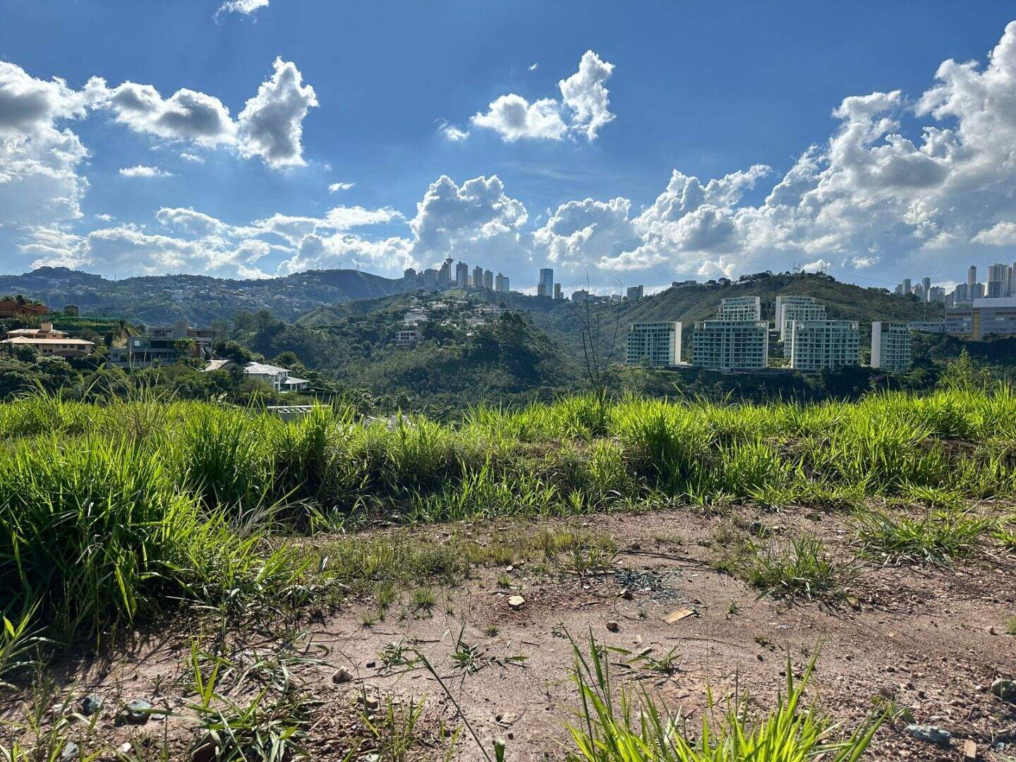 Terreno à venda no Vale dos Cristais: 