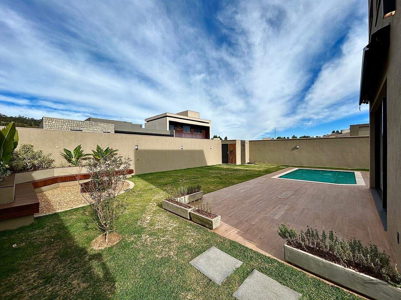 Casa à venda no Alphaville - Lagoa dos Ingleses: 