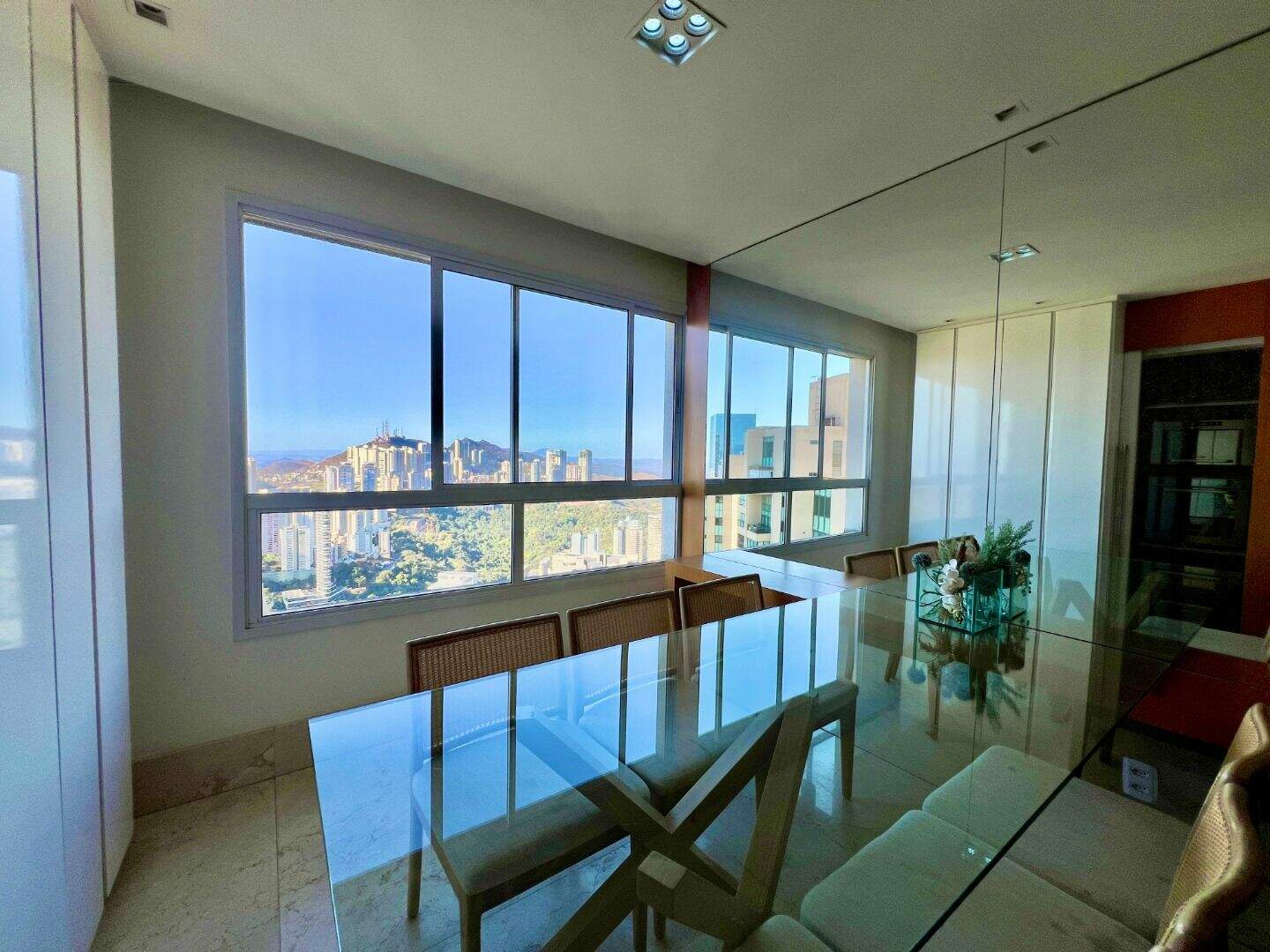 Cobertura à venda no Vila da Serra: 